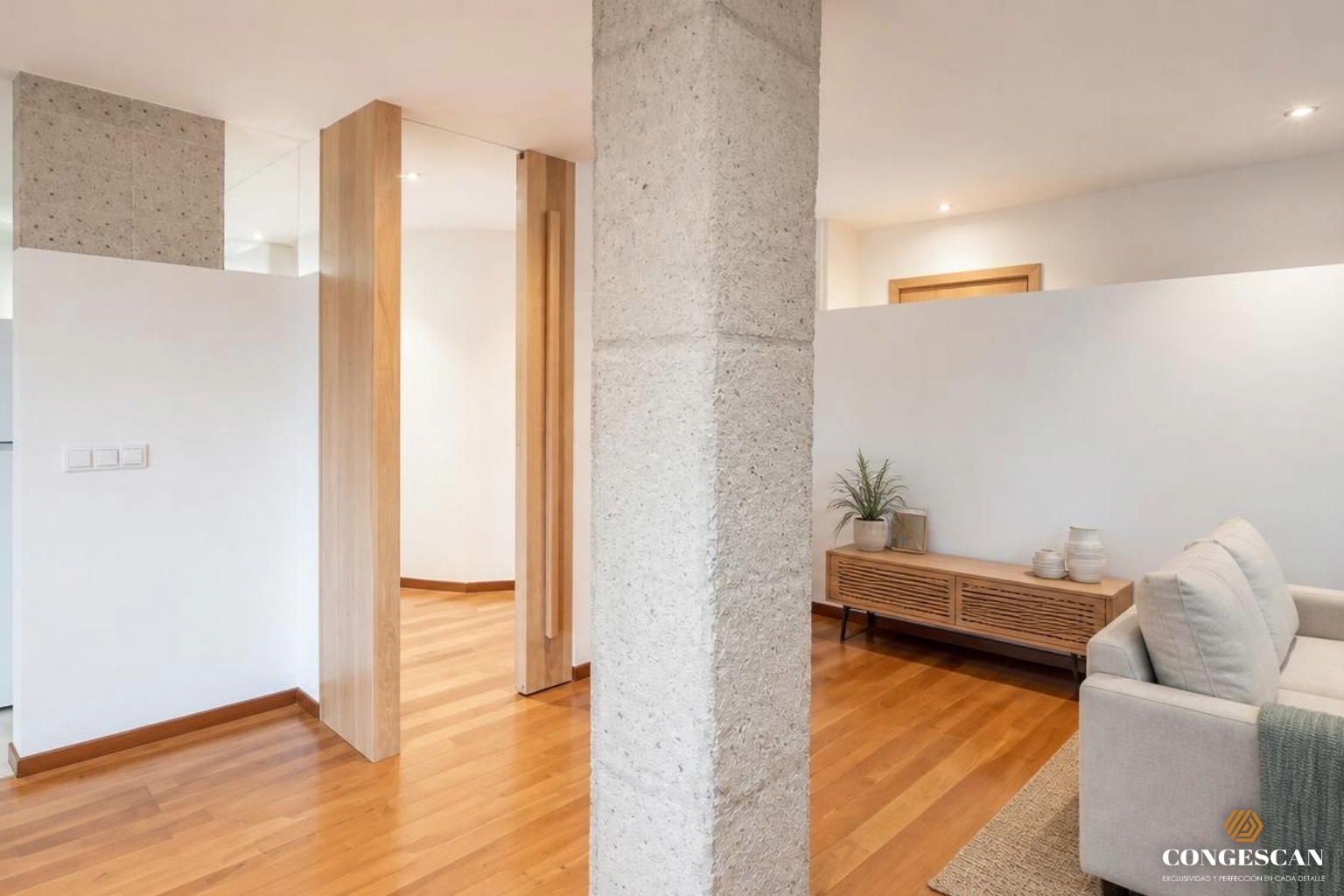 Distribución de espacios de diseño con madera y hormigón en Torrelavega por Congescan.
